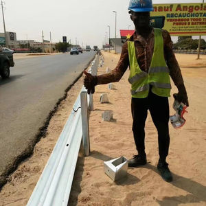 EN1317 Acero galvanizado de alta resistencia Vehículo de autopista Seguridad vial W Beam <span class=keywords><strong>Guardrail</strong></span> Barreras de tráfico Precio para entrada de carretera - Product Image 6