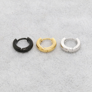 Boucles d'oreilles créoles en acier inoxydable de 2 mm à bords arrondis |   Plaqué or PVD, hypoallergénique, durable, design minimaliste Huggie pour hommes et femmes - Product Image 3