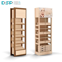 Stand d'exposition multifonctionnel sur pied en bois pour magasins de proximité, fabriqué par l'usine DSP Vietnam.