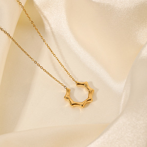 Nouvelle arrivée Collier pendentif cœur en acier inoxydable 18 carats plaqué or Bijoux tendance à la mode pour diamant <span class=keywords><strong>perle</strong></span> <span class=keywords><strong>d</strong></span>'émeraude - Product Image 1