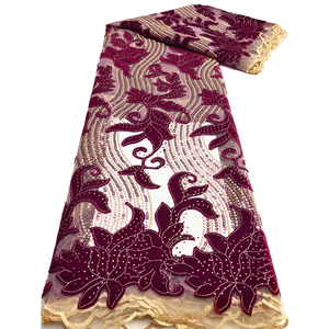 Tessuto in Pizzo NI.AI Stile Classico con Ricami, Paillettes e Velluto Floccato per Abiti da Sposa - Product Image 2