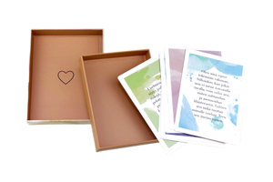 Ensemble de cartes à jouer personnalisées pour l'affirmation de l'amour de soi Boîte avec logo pour jeu de société inspirant positif Emballage en plastique sur le thème de la gratitude - Product Image 2