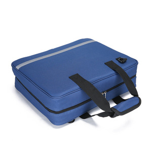 Bolsa de Trauma Impermeable de Gran Capacidad, Correa Cruzada, Correas Reflectantes de Seguridad, Botiquín de Primeros Auxilios Portátil para Exteriores - Product Image 3