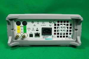 Keysight 33502A 2 canales 50Vpp amplificador de alta potencia 100kHz de Japón Usado - Product Image 3