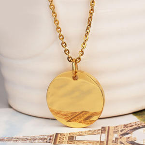인기 디자인 도매 디스크 심플 디자인 사우디 18K PVD 골드 체인 쥬얼리 맞춤 이니셜 여성 참 네크리스 - Product Image 3