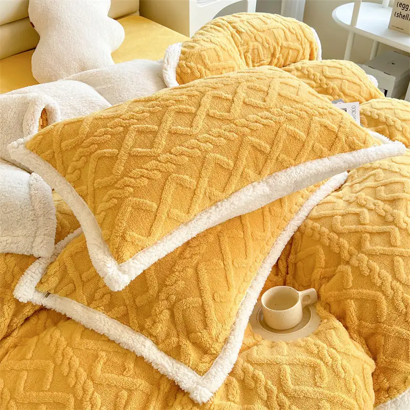 उच्च गुणवत्ता वाले बैंगनी मूंगा मखमली बेडस्प्रेड सुरक्षात्मक कवर गद्देदार बिस्तर किट 2 तकिए शीतकालीन ग्रेड ठोस पैटर्न गर्म
