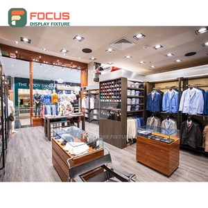 Sistema de Exhibición de Aluminio para Tiendas Minoristas Industriales, Diseño de Distribución de Espacios en Tiendas, Tienda de Ropa de Franquicia - Product Image 4