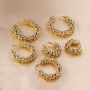 Pendientes de Aro Minimalistas de Acero Inoxidable Hipoalergénicos para Mujer, Chapados en Oro de 18k, en Oferta - Product Image 4