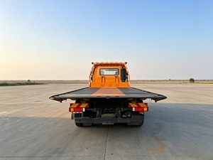 Promotion : Camion de <span class=keywords><strong>remorquage</strong></span> à plateau plat 4x2, direct usine, avec plateforme hydraulique antidérapante pour le sauvetage routier et les dépannages en bord de route - Product Image 5