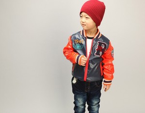 Venta al por Mayor en Línea de Ropa Infantil, Abrigos Casuales de Manga Larga con Letras Estampadas para Niños, de Fábrica China - Product Image 5