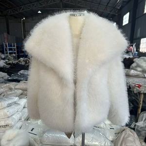 Giacche e Cappotti da Donna all'Ingrosso in Ecopelliccia Stile Chinchilla, Modello Morbido a Nove Colori, Marrone, <span class=keywords><strong>Beige</strong></span> Chiaro, <span class=keywords><strong>Corto</strong></span> - Product Image 2