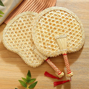 Abanico de Hoja de Palma Tejido a Mano, Control Manual, Ventilador de Exterior Duradero, Estilo de Hoja de Plátano Redonda en Forma de Corazón - Product Image 3