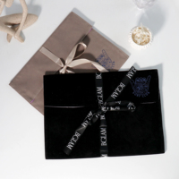 Pochette à cheveux écologique avec logo personnalisé imprimé, avec ruban, rabat en velours noir de luxe pour perruque, cosmétiques, poussière, cadeau, sac à bijoux