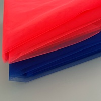 Tissu en maille 100 % polyester de haute qualité, 21 g/m², dense, écologique, doux, à carreaux, tissé, léger et respirant pour robes de mariée