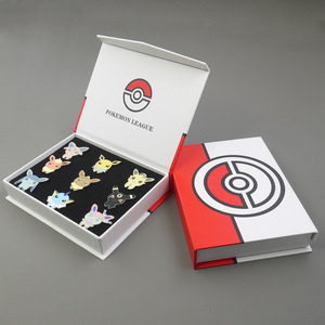 Ensemble de 9 badges/broches en alliage métallique plaqué or, édition 9Q, thème Famille Pokémon Anime, impression numérique, pour toutes les occasions - Product Image 3