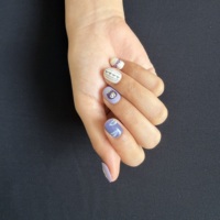 Faux ongles carrés courts à presser, motif chat et rayures écossaises, ornés de tulipes violettes peintes à la main, en gel, faits main, réutilisables, ajustement personnalisé