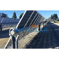 Structure de montage de module photovoltaïque, système de suivi solaire, système de suivi à axe unique