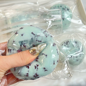 ของเล่นบีบคลายเครียดรูปทรงกลม TPR สีเขียวมิ้นท์ขนาด 6 ซม. ทำมือ สีดำ ของขวัญสร้างสรรค์สำหรับเด็กและผู้ใหญ่ พร้อมบรรยากาศเย็นสบาย - Product Image 1