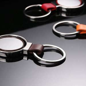 Porte-clés de luxe personnalisé en métal rotatif double face de forme irrégulière avec impression UV intégrale, idéal comme cadeau souvenir et support de clés par sublimation - Product Image 2