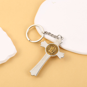 Cruz católica Llavero Metal San Benito Cruz Llavero Católico Crucifijo Medalla Llavero Jerusalén Encanto - Product Image 3
