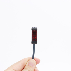 مفتاح كهروضوئي أصلي جديد E3Z-D61 D82-K R86 LS67 مستشعر بالأشعة تحت الحمراء نوع انعكاس منتشر وانعكاس مرآة - Product Image 4