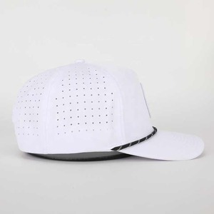 Casquette de golf personnalisée 100% polyester et élasthanne, imperméable, haute performance, avec trous découpés au laser et cordon, pour usage extérieur - Product Image 6
