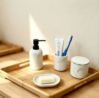 Ensemble d'accessoires de salle de bain en résine imitation marbre blanc moderne, 4 pièces : distributeur de savon liquide, porte-brosse à dents, pot et porte-savon