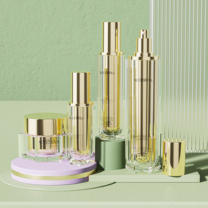 Ensemble d'emballages cosmétiques hexagonaux en plastique Bomei, dorés, en acrylique, pour soins de la peau, avec tête de pompe et réservoir interne - Product Image 1