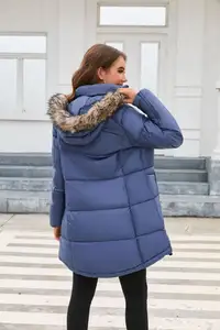 Женская ветрозащитная куртка с воротником-стойкой