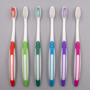 Cepillo de dientes para adultos, cerdas suaves de alta densidad, mango antideslizante, cepillo de dientes manual para el cuidado bucal diario - Product Image 1