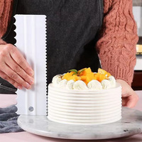 Ensemble de 6 spatules à gâteau en PP de qualité alimentaire multi-formes pour lisser la crème et créer des textures DIY sur les gâteaux – Outils de pâtisserie