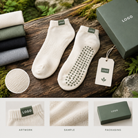 Chaussettes de Pilates Studio Grip à semelle intégrale, avec patch, accent couleur signature, logo assorti, emballage, échantillon, approbation