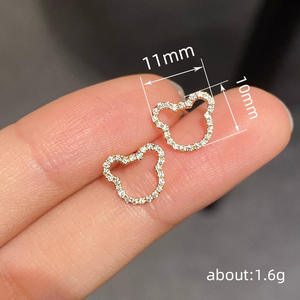 Orecchini a perno dorati a forma di cartone animato con strass in cristallo incastonati a castone, per donna, carini da indossare tutti i giorni - Product Image 6