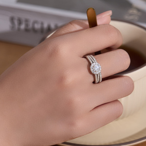 GRA Certified VVS Iced Out Moissanite Diamond 2 Row Halo Ring 925 Sterling Silver <span class=keywords><strong>Engagement</strong></span> Moissanite Band para mujeres Boda - Product Image 1