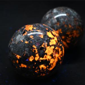 Esfera de Yooperlite Natural, Bola de Cristal Reactiva a los Rayos UV, Piedra Curativa Pulida para Decoración del Hogar, Meditación, Regalo Espiritual, Venta al por Mayor - Product Image 2