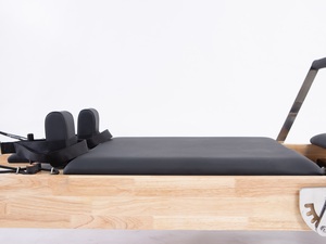 Portable Acier PU En Bois Pilates Réformateur Tour Vertical Érable Prate <span class=keywords><strong>Lit</strong></span> Semi-Volant Homme pour L'entraînement De Yoga Du Corps en Studio Gym - Product Image 3