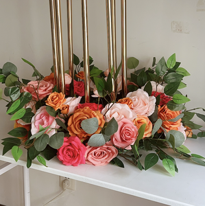 Base de Flores Artificiales Rosa y Blanca con Portavelas Acrílico, Centro de Mesa con Rosas y Peonías para Decoración de Mesa de Boda - Product Image 6