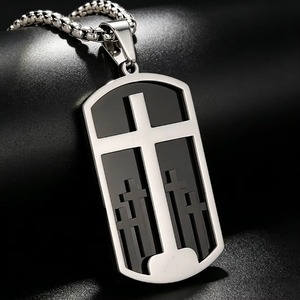 Collier pendentif carré multi-croix en acier inoxydable noir et or avec chaîne maille forçat, bijou religieux unisexe - Product Image 4