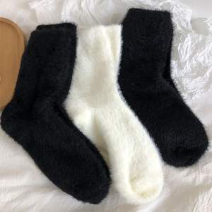 Venta al por mayor invierno cálido moda mujer Color sólido acogedor felpa piel sintética visón peludo esponjoso habitación piso zapatilla sofá dormir calcetines borrosos - Product Image 6