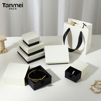 Vente en gros d'usine Boîte à bijoux en carton blanc et noir en papier d'emballage cadeau pour bague collier bracelet