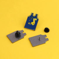 Épinglette en métal pour maillot de basket-ball américain, pour joueur vedette, badge en émail pour col de vêtement, plaqué or, poli, vente en gros