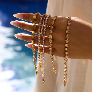 Bracelet en acier inoxydable en forme de cœur avec zircon, style européen et américain, pour femme, bijoux de luxe haut de gamme ; Acier inoxydable - Product Image 4