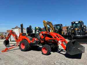 Chargeur sur pneus Kioti CK2620 HST 2025 avec mini-chargeur à direction à glissement KL4030 et mini-chargeur frontal KB2475L et fourches - Product Image 6