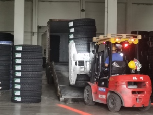 Neumático de Camión MARVEMAX Sin Cámara 215/75R17.5 235/75R17.5 295/80R22.5 Para Todas las Posiciones o Dirección, Fabricado con Certificación ECE DOT - Product Image 2