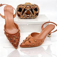 Sepatu Slingback Berhias Rhinestone Cokelat dengan Tas Clutch Senada, Ujung Runcing, Hak Tebal, Set Sepatu dan Tas Formal Wanita