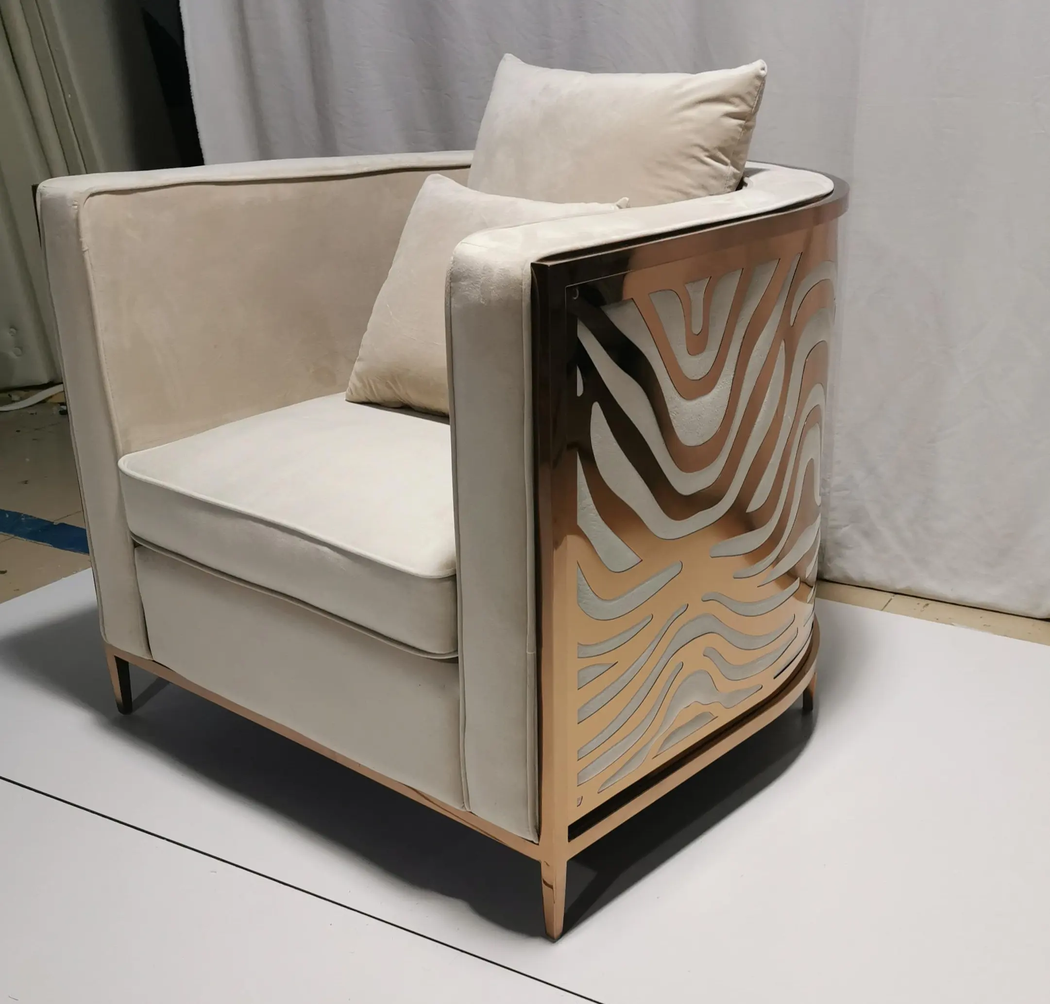 Chaises de loisirs de salon au design contemporain de couleur italienne de luxe Fauteuil doré de luxe pour le salon