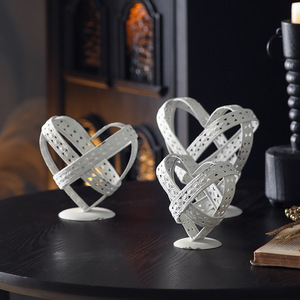 Adorno de hierro con forma de corazón estilo rústico francés, decoración de escritorio blanca envejecida, decoración para el hogar, dormitorio, decoración para el día de San Valentín - Product Image 1