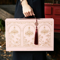 Boîte cadeau de luxe rose personnalisée avec logo, en carton rigide, style vintage, avec pompon en forme de chandelier, vente en gros OEM