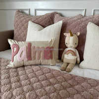 Idée cadeau personnalisée : Housses de coussin faites main avec lettres brodées au poinçon, coussin coloré