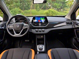 Baojun 310 1.5L Hatchback Version Fashion Automatique 2017 Voiture d'occasion inspectée Conduite à gauche Caméra de recul Sièges en tissu Foncé - Product Image 4